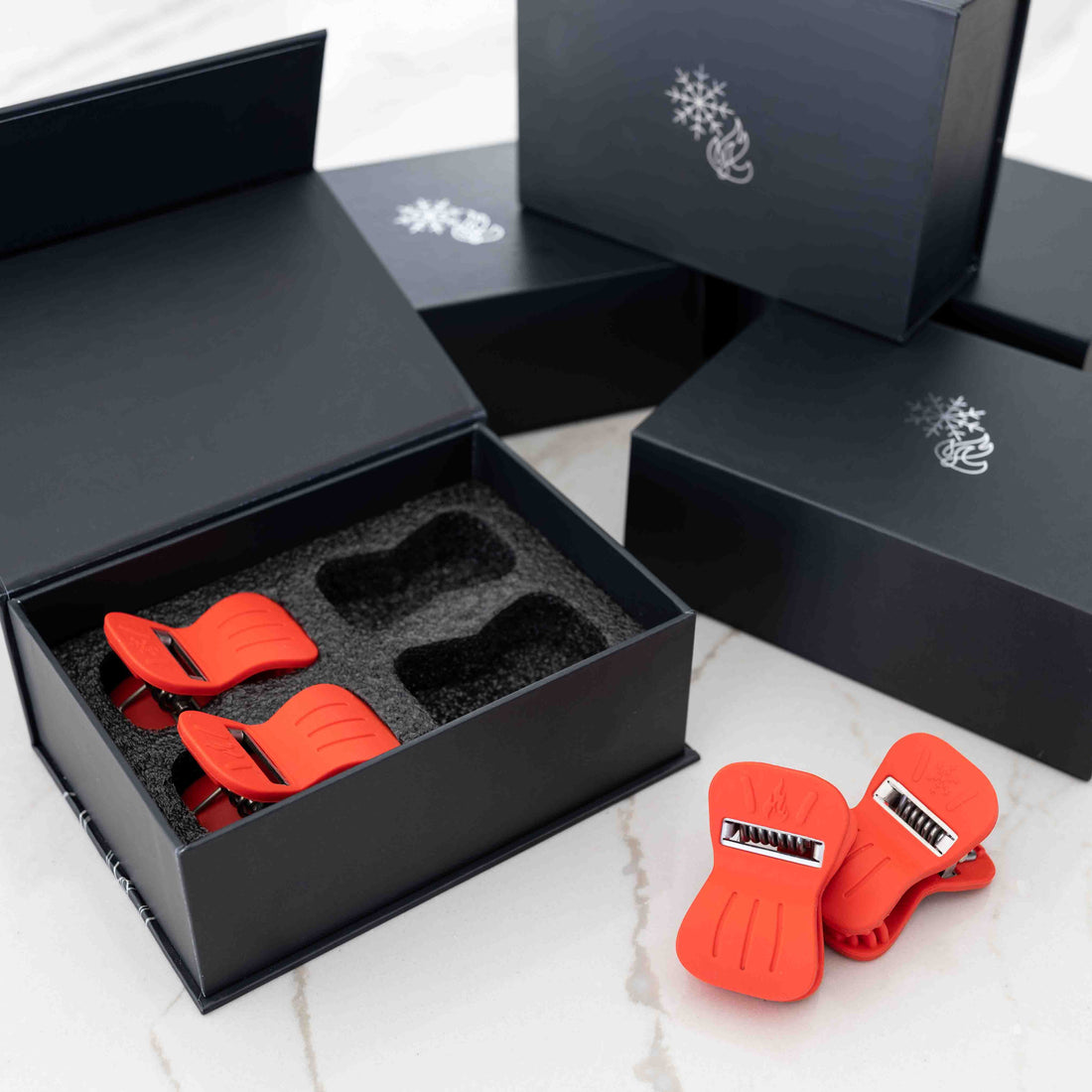 Beautiful gift box with 4 red Kitch'n Clips