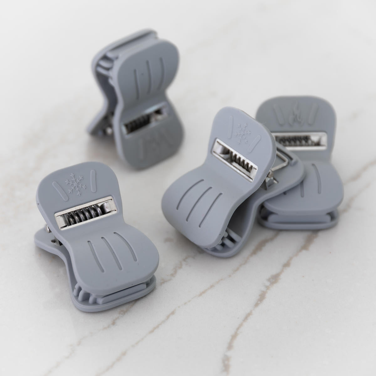  gray kitchen clips.